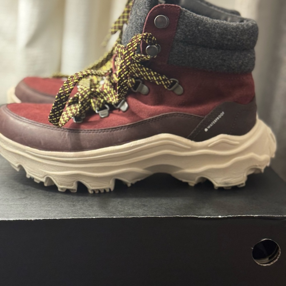 Sorel Snow-Winter Boots size 8.5M - Picture 2 of 6